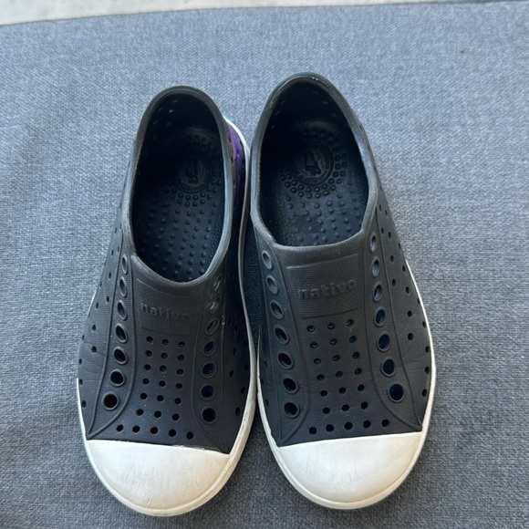 Native shoes black white with lightening⚡️toddler size 9 - Picture 2 of 9